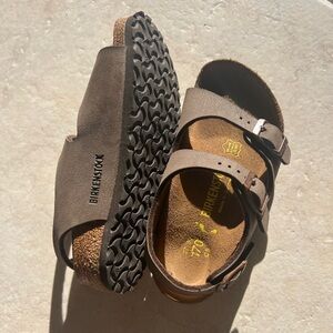 Children’s like new Birkenstock size 27 kids 9

Roma Mocha